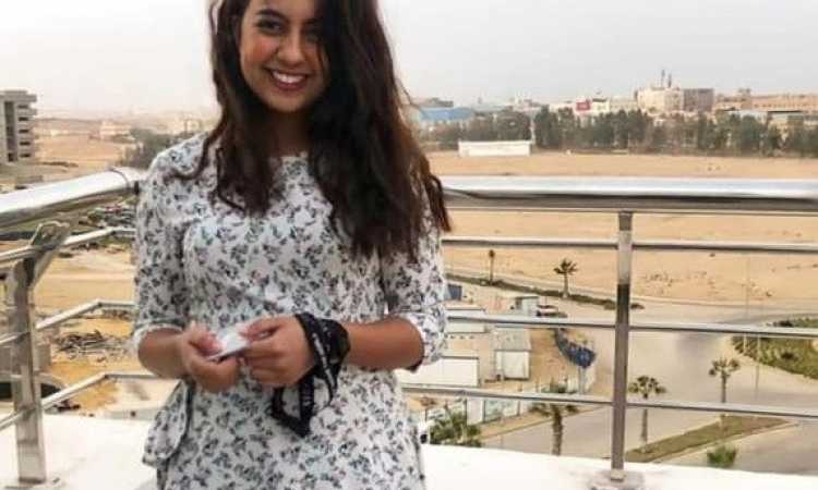 فتاة الفستان