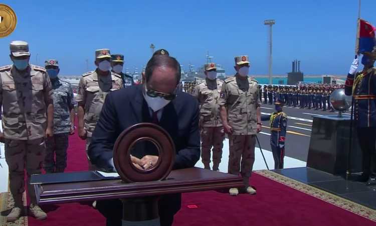 السيد الرئيس يفتتح قاعدة ٣ يوليو البحرية ويشهد فعاليات المناورة قادر ٢