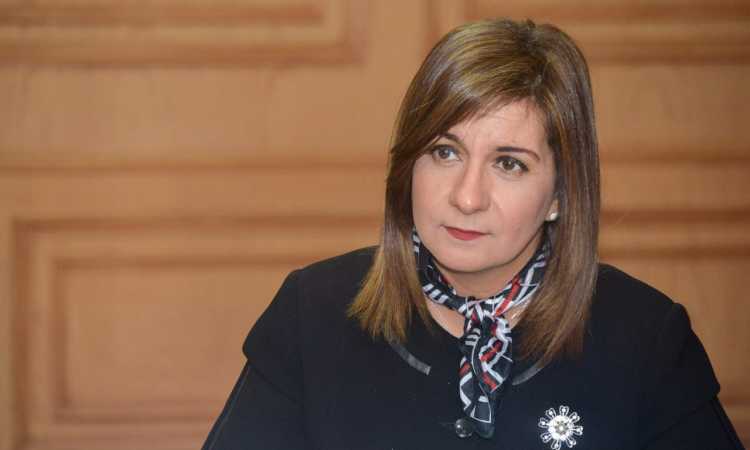 السفيرة نبيلة مكرم