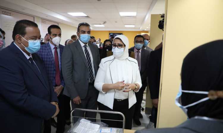 وزيرة الصحة تتفقد مركز تجميع البلازما بالعباسية