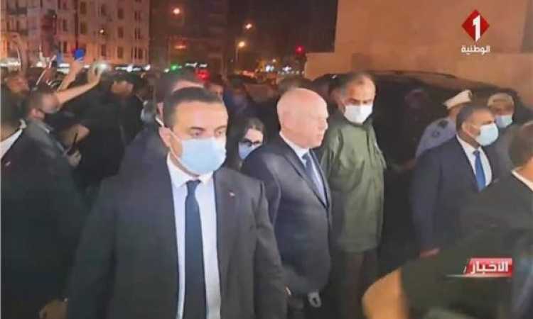 الرئيس التونسى يتجول بشارع الحبيب بورقيبة