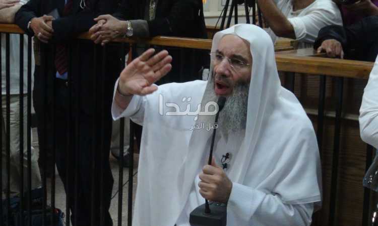 محمد حسان يدلى بشهادته أمام المحكمة