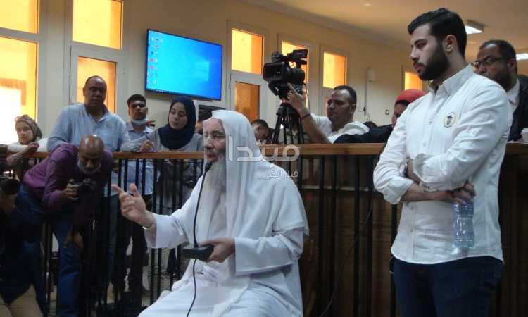 محمد حسان يدلى بشهادته أمام المحكمة