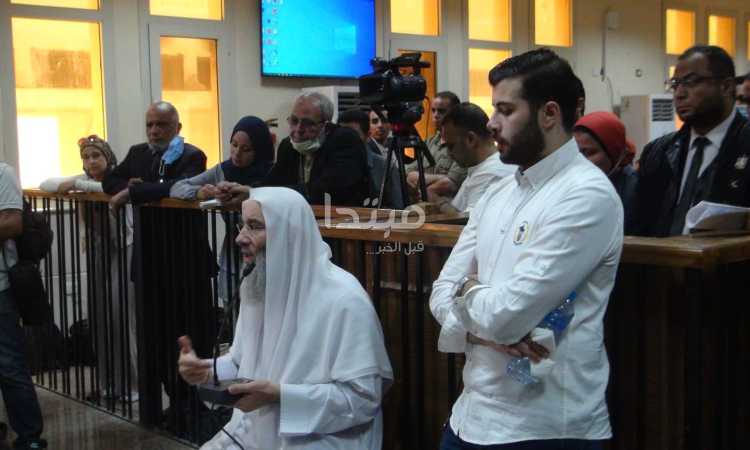 محمد حسان يدلى بشهادته أمام المحكمة