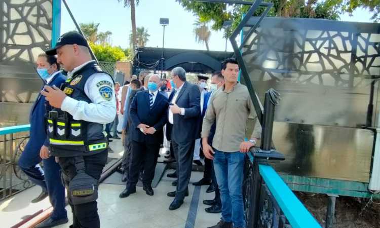 محافظ القاهرة ومدير الأمن يتابعان الحريق