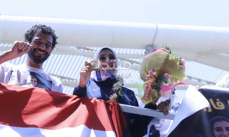 استقبال جيانا فاروق بمطار القاهرة