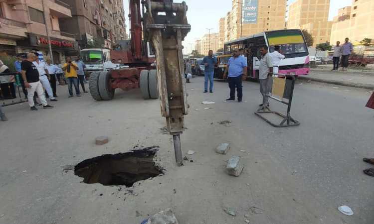 هبوط أرضى بشارع 15 مايو فى شبرا الخيمة
