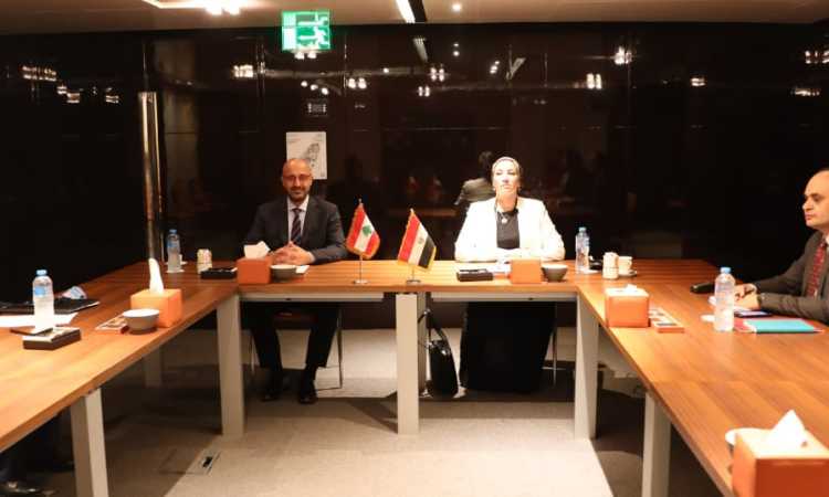 وزيرة البيئة خلال الاجتماع
