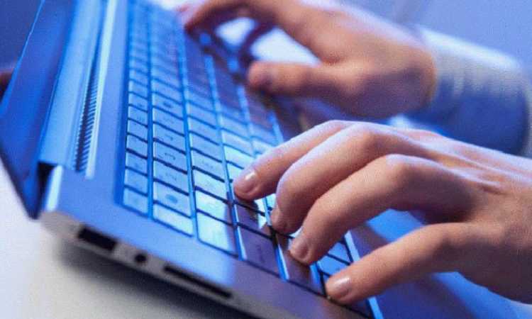 استخدام الإنترنت - صورة تعبيرية