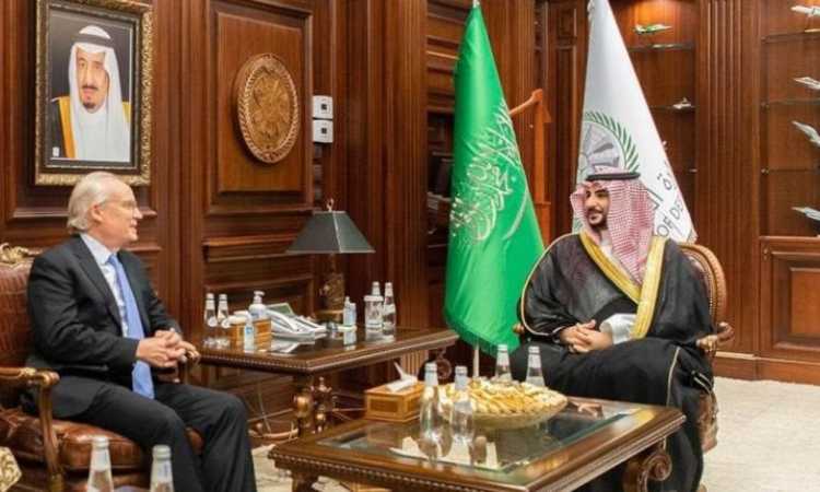 الأمير خالد بن سلمان وتيم ليندركينج