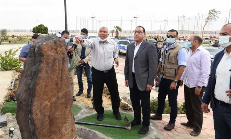 رئيس الوزراء فى الوادى الجديد