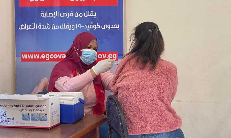 الصحة تواصل حملات التطعيم ضد كورونا بالأندية الرياضية