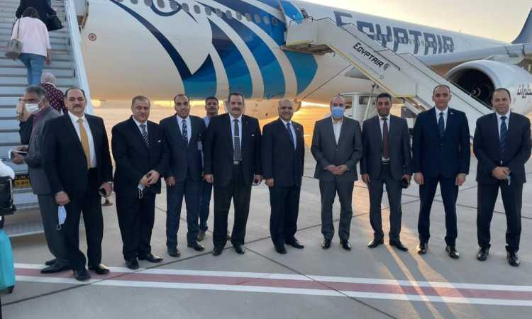 لقاء وزير الطيران بالعاملين