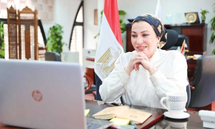 وزيرة البيئة