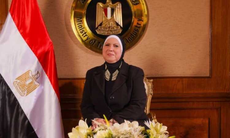 نيفين جامع
