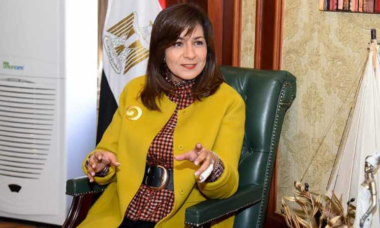 السفيرة نبيلة مكرم