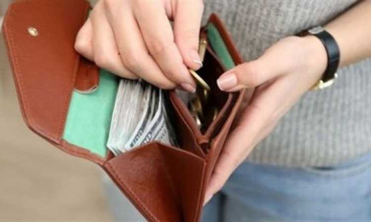 أخذ مال الزوج دون إذنه
