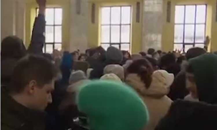 زحام محطات القطارات فى خاركيف