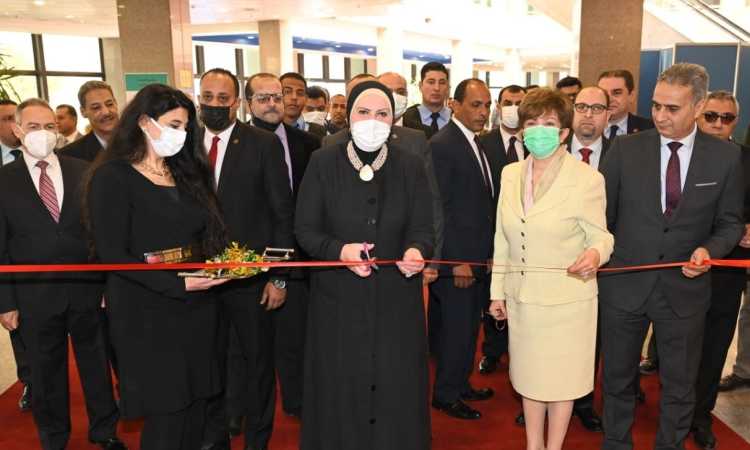 نيفين جامع