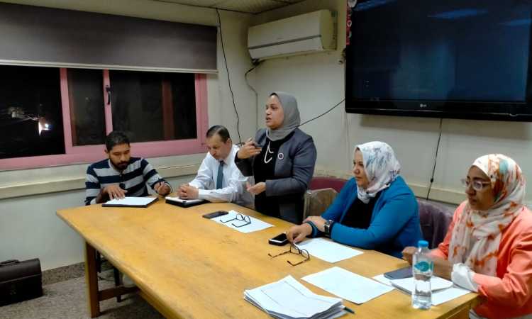 اجتماع تقييم أداء فرقة التطعيم