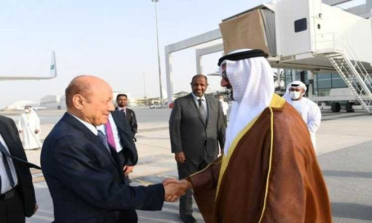رئيس مجلس القيادة الرئاسى اليمنى يصل إلى الإمارات