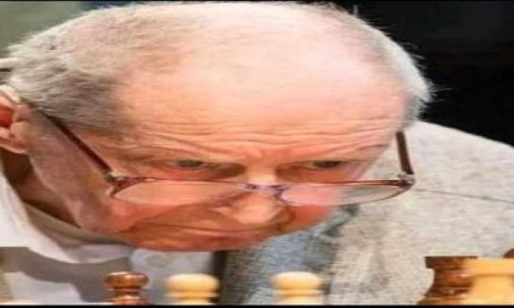 أسطورة الشطرنج يورى أفرباخ