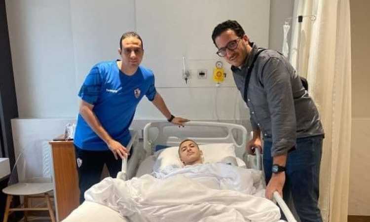 عبد الله محمد يجرى جراحة الرباط الصليبى