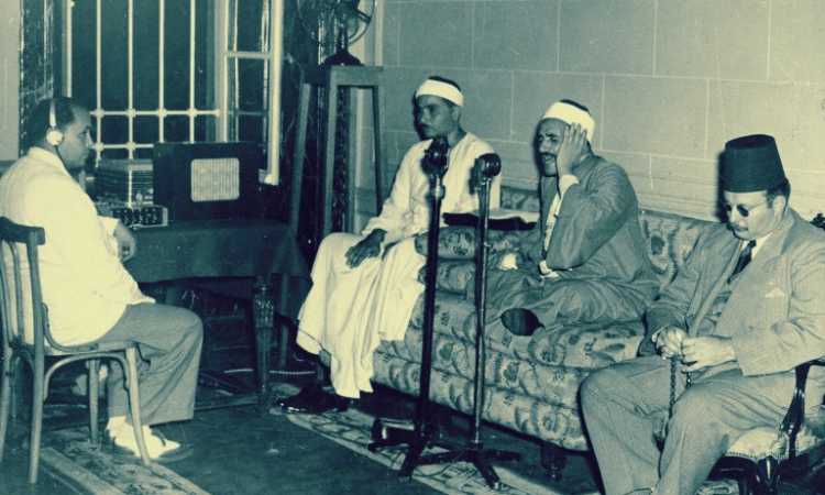 الشيخ مصطفى إسماعيل بجانب الملك فاروق