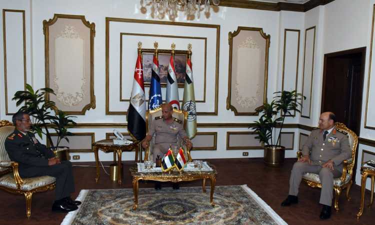 وزير الدفاع يلتقى رئيس أركان القوات المسلحة الإماراتية