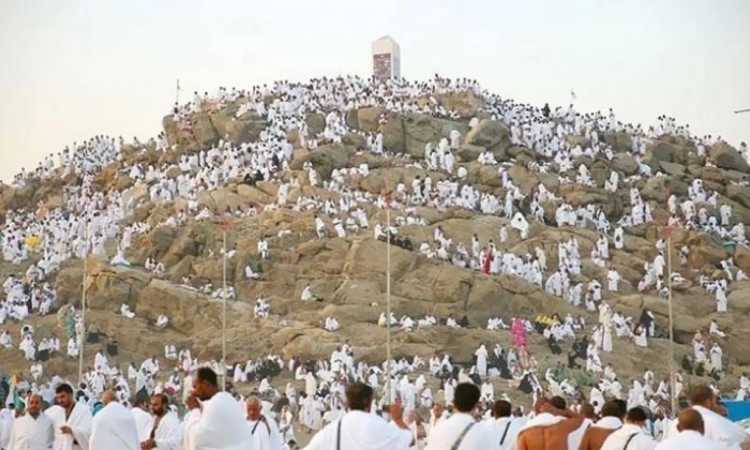 جانب من وقوف الحجاج على صعيد عرفات