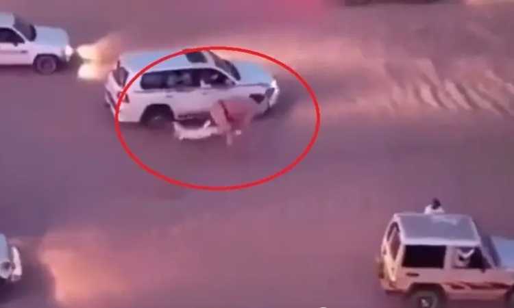 سعودي ينقذ طفل سقط من على ظهر جمل