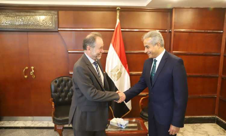 وزير القوى العاملة