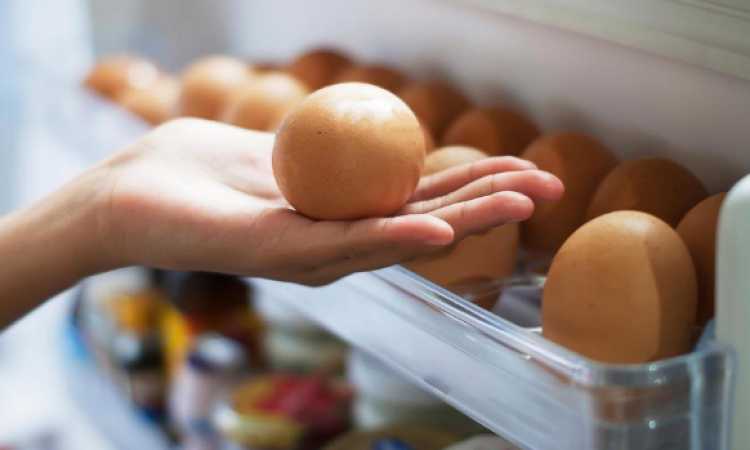تخزين البيض فى باب الثلاجة