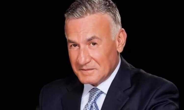 الفنان عزت أبوعوف