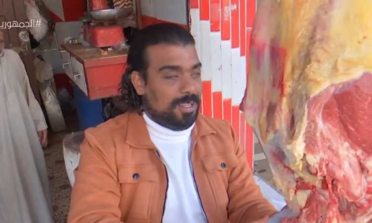 محمد الكحلاوى - أول كفيف يعمل فى محل جزارة