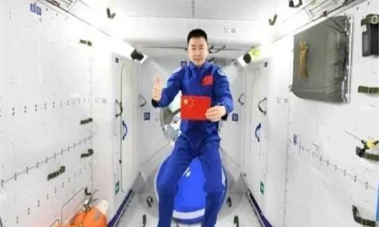 رائد فضاء