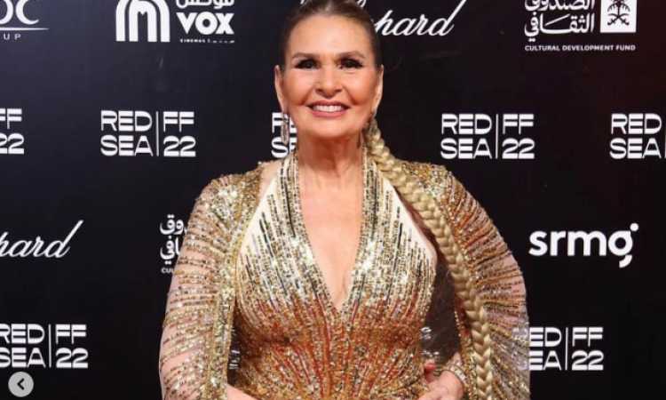 الفنانة يسرا