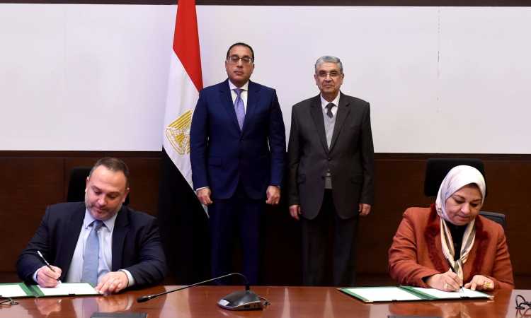 مدبولى يشهد توقيع عقد خدمات الكهرباء