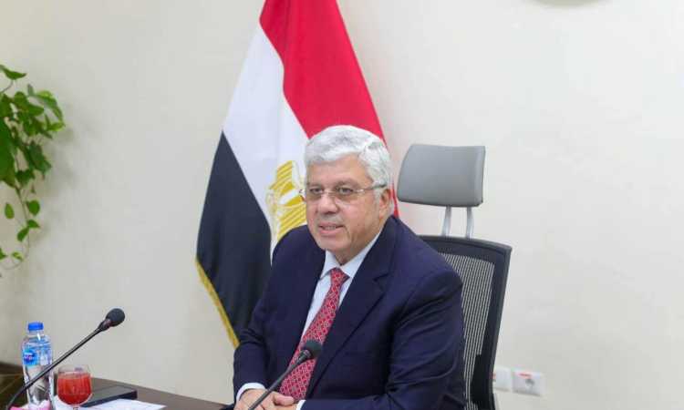 أيمن عاشور