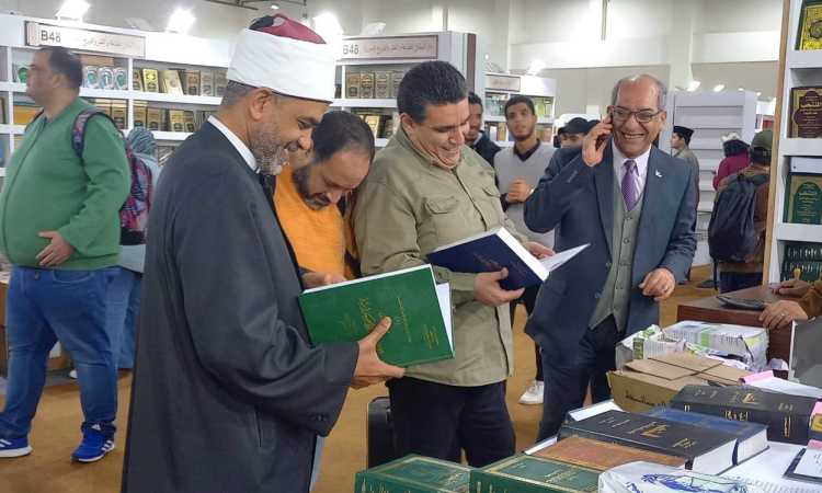 إقبال كثيف على إصدارات وزارة الأوقاف