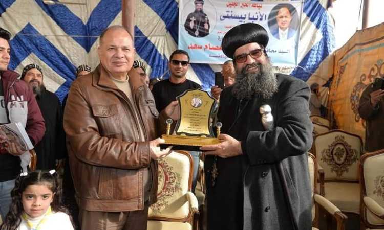 محافظ أسيوط يزور دير «مارمينا» بأبنوب