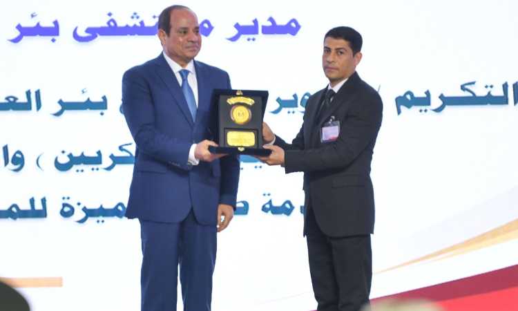 السيسى يكرم مجموعة متميزة من أبناء سيناء