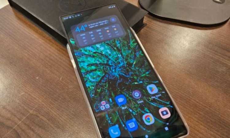 Motorola Rizr Rollable