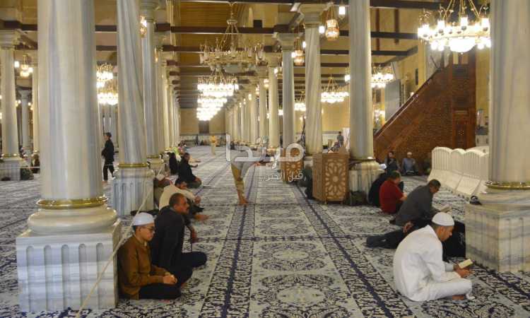 مسجد الحسين قبلة المصلين فى رمضان