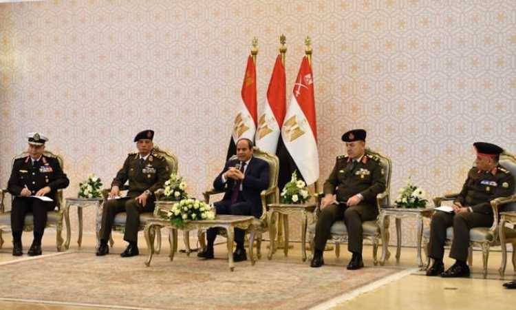 الرئيس السيسى يجتمع بقادة القوات المسلحة
