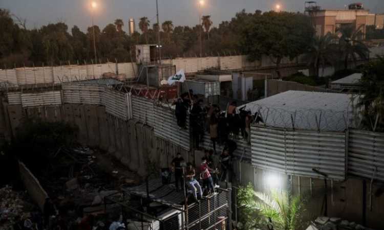 السفارة السويدية في بغداد بعد اقتحامها