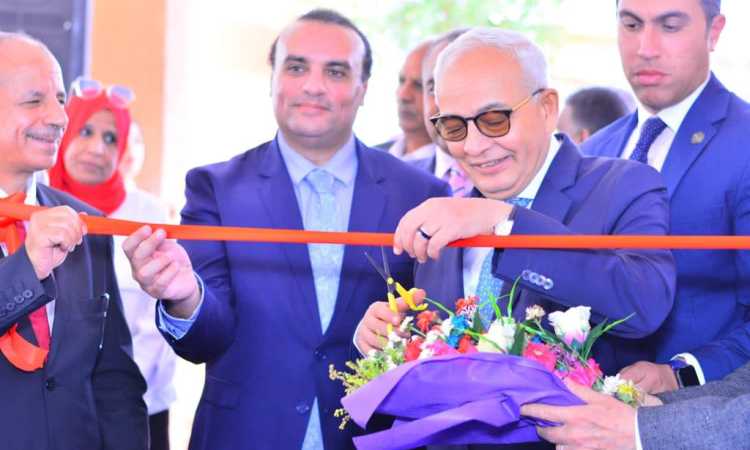 حجازي يفتتح معرض أهلا مدرستي ومدرسة ضمن مبادرة حياة كريمة بالأقصر