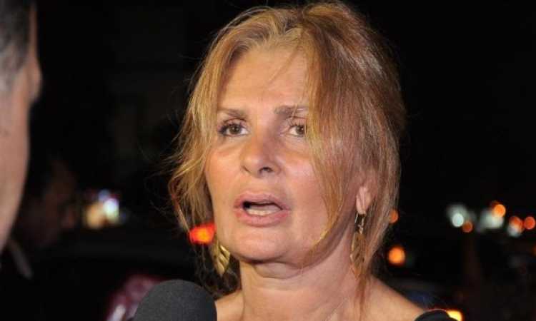 الفنانة يسرا