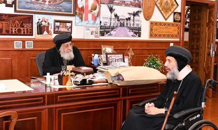 البابا تواضروس يلتقي كهنة مكاتب التنمية وأسقف أيرلندا