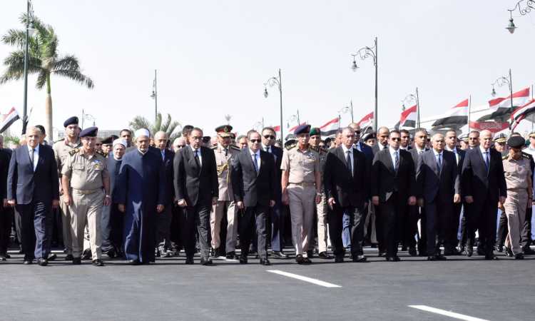 السيسي يتقدم جنازة اللواء محمد أمين نصر
